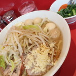 ラーメン二郎 - ラーメン半分＋ニンニク少し＋青ネギうずら崩