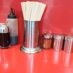 ラーメン二郎 - 卓上調味料