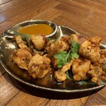 クラビ バイ チェディルアン - 【夜限定】イカと茸とガーリックの香草揚げ　マンゴーソース　＜プラムック　トートグラティアム＞