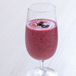 熟成スパイス薬膳カレーと生プリンの店 ８こまち。 - 人気の砂糖未使用のヘルシー麹スムージ