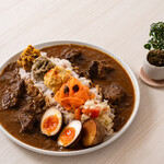 熟成スパイス薬膳カレーと生プリンの店 ８こまち。 - 人気のスパイス和牛薬膳カレー