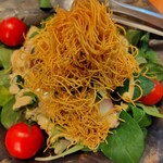 Ishokuan Enishiya - 「えにしやサラダ」@1200  鮪とタコも入ってました