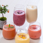 熟成スパイス薬膳カレーと生プリンの店 ８こまち。 - 砂糖未使用のヘルシー麹スムージー