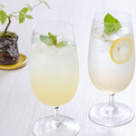 熟成スパイス薬膳カレーと生プリンの店 ８こまち。 - スパイスに漬け込んだ自家製オリジナルジンジャエールとフレッシュなレモネード