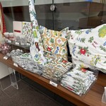 六花亭 - 店内でも使用されているクッションも購入可能