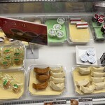 六花亭 - 要冷蔵コーナー　醍醐がない！？かわりにシーフォームを購入