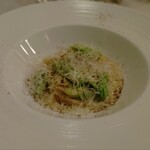 285043473 - スパゲッティ 空豆のカッチョエペペ