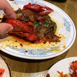 中国茶房8 - バリバリと食ってると、隣の中国人観光客から熱い視線が、、、刺さります。笑