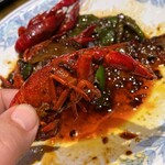 中国茶房8 - 手づかみで、格闘しながら食べますよー。