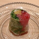 鮨 めい乃 - ハーブの生春巻き。女性ならではの繊細さがいかんなく発揮された逸品でした