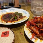 中国茶房8 - 小龙虾(ザリガニ)の残骸の山