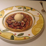 レストラン アラジン - イチジクの薄焼きタルト
      バニラアイスクリーム添え2014-4