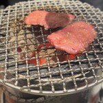 炭火焼ホルモン ぐう - 