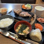 感動の肉と米 長久手店 - 