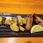 旬菜居酒屋 凛 - 魚の串焼きとソーセージ