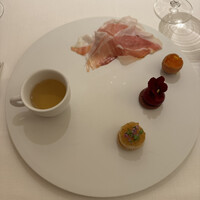 フランス料理 壺中天 - アミューズ・ブーシュ　"BON DABON”24ヶ月熟成のペルシュウとブイヨン