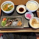 わらじや - かつをのたたき定食