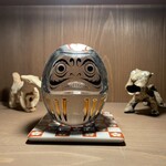 天ぷら あらたみかわ - トイレにバカラのダルマさん