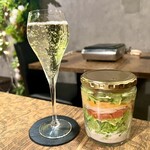 焼肉うしどし - スパークリングワインは金箔入り⭐︎