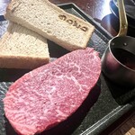焼肉うしどし - シンシンをブリオッシュサンドで