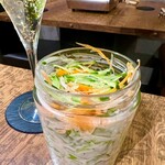 焼肉うしどし - メイソンジャー入りのサラダ