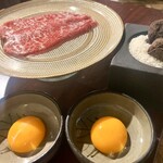 焼肉うしどし - シンシンを卵黄、トリュフで贅沢に