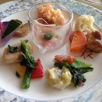 ル・トリアノン - カジキマグロのソテー山椒の実バターソース、スズキのヴァプール西京みそとミョウガのドレッシング、    サザエと小海老のオムライス