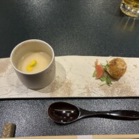 鉄板焼 宇佐見 - 海老出汁コンソメスープと椎茸コロッケ