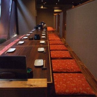 The quaint and comfortable sunken kotatsu seats are perfect for large banquets. Banquets for up to 28 people are possible.