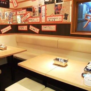 There are table seats where you can sit comfortably♪