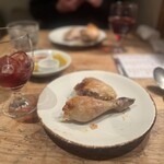 ラ ココリコ 上野の森さくらテラス店 - チキンを1人ずつに分けてくれました