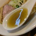 中華そばや 和凡 - スープ