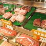 菊陽食肉センター - 霜降り馬刺しと特上馬刺し。