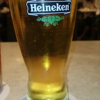 アニヴェルセル カフェ - ビールは、ハイネケン！