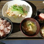 NYA CAFE - 日替わりの一汁三菜定食、720円也。
