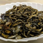 tell me キッチン - 沖縄そば(麺)でイカ墨ペペロンチーノ