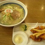 Hachiban Ramen - 野菜ラーメンと唐揚げ