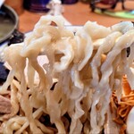 ケンチャンラーメン - いつもの太縮れ麺。