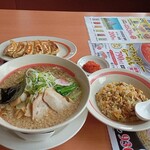 幸楽苑 喜多方店 - 背脂中華そば大盛り・辛しにんにく with ミックスセット