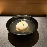 銀座 有涯 - 毛蟹の上にカブのしんじょう