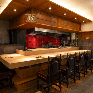 五感すべてで“馳走”を味わう、劇場型のカウンター