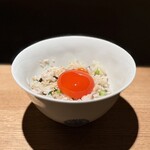 銀座 有涯 - 2杯目は黄身の醤油漬けをのせて