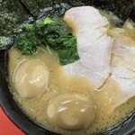 ラーメン 杉田家 - ラーメン並 味玉 まるよし