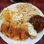 洋食 夢たまご - （※写真4）Bセットのメイン皿（とんかつ・ハンバーグ・エビフライ）