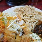 洋食 夢たまご - 付け合わせのお野菜とスパゲティ（大盛り無料）