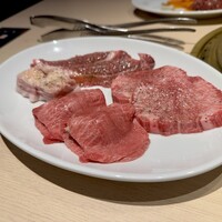 日本橋 焼肉 正剛 - 極みタン塩、ネギ上タン塩、トロカク、頬肉