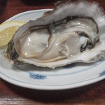 入〼亭 - 大きなカキ