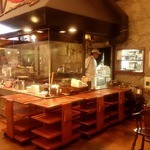 アメリカ屋 - ステーキやハンバーグを焼く様をガラス越しに見られます♪