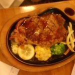 アメリカ屋 - キッズステーキ（130g）＋ライスorバターロール、サラダバー、ドリンク、玩具…1060円（税別）くらいだったかと