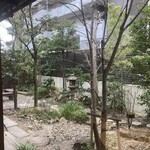 料理屋 のだ - 席からお庭がみえます